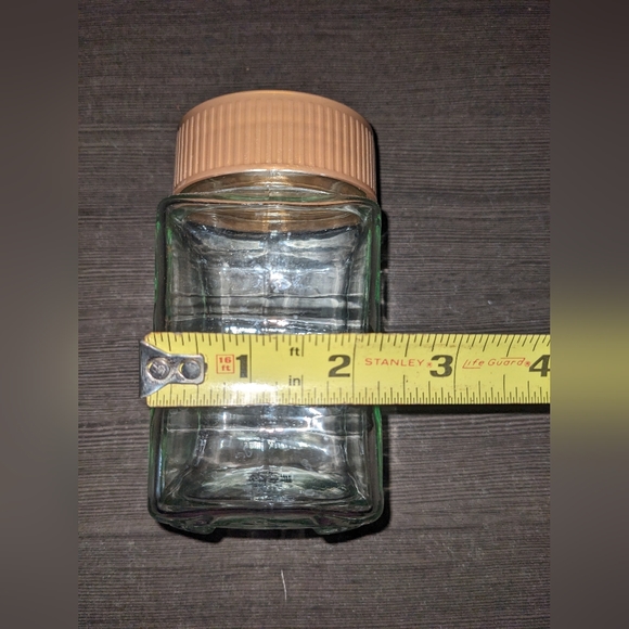 4 Glass Jars with Lids - Picture 3 of 6